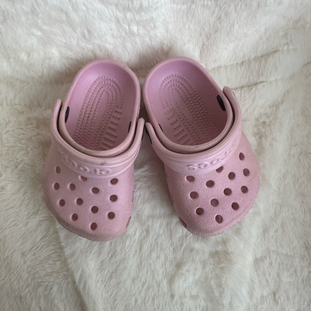 Infant crocs size 2/3 pink